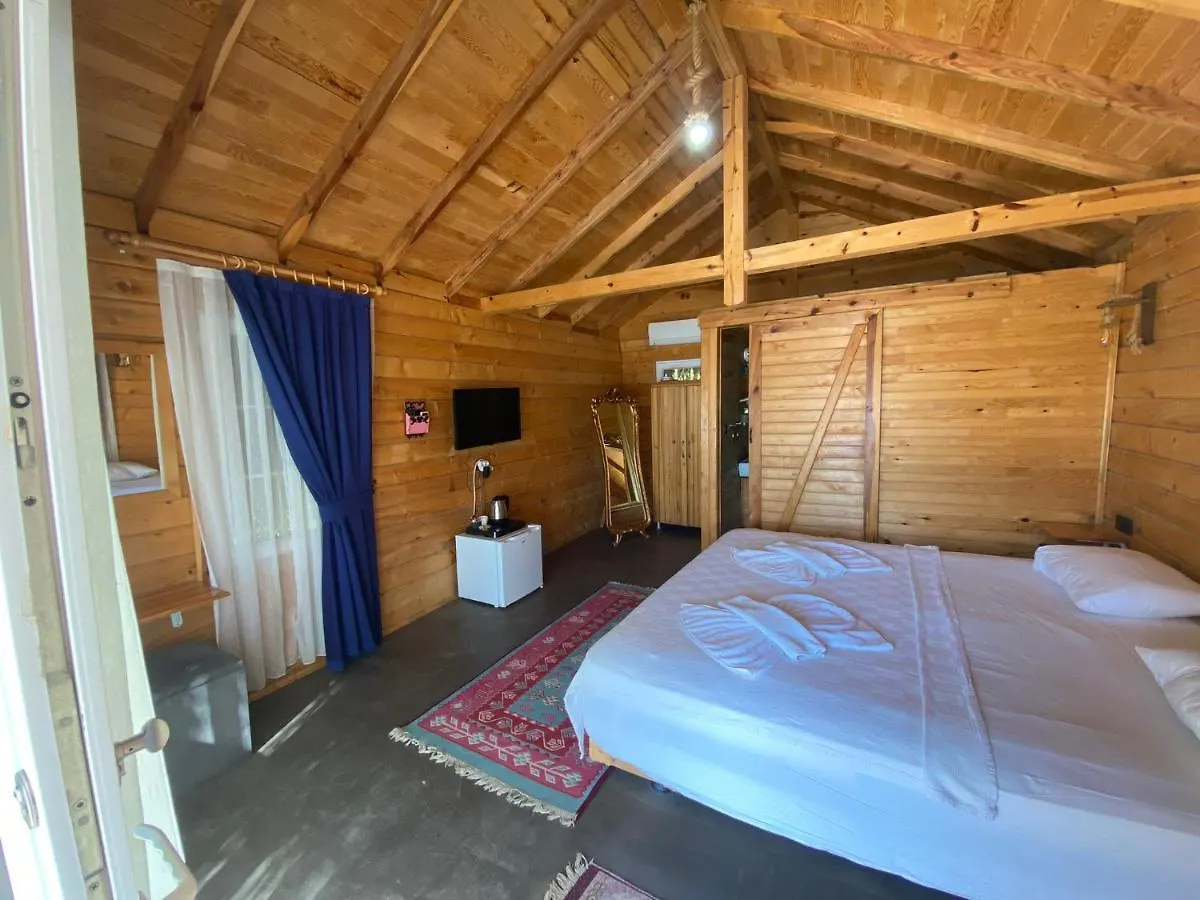 Green Pine Bungalows & Beach Luxury Concept オルデニズ